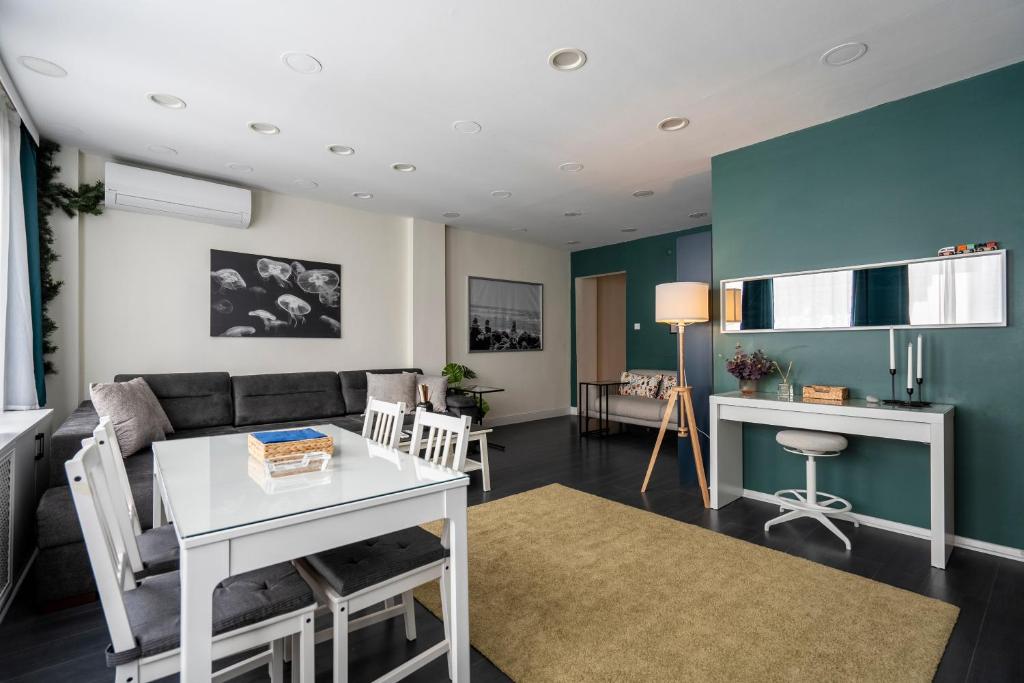 Studio 85 m² climatisé avec balcon au centre-ville de Tanger